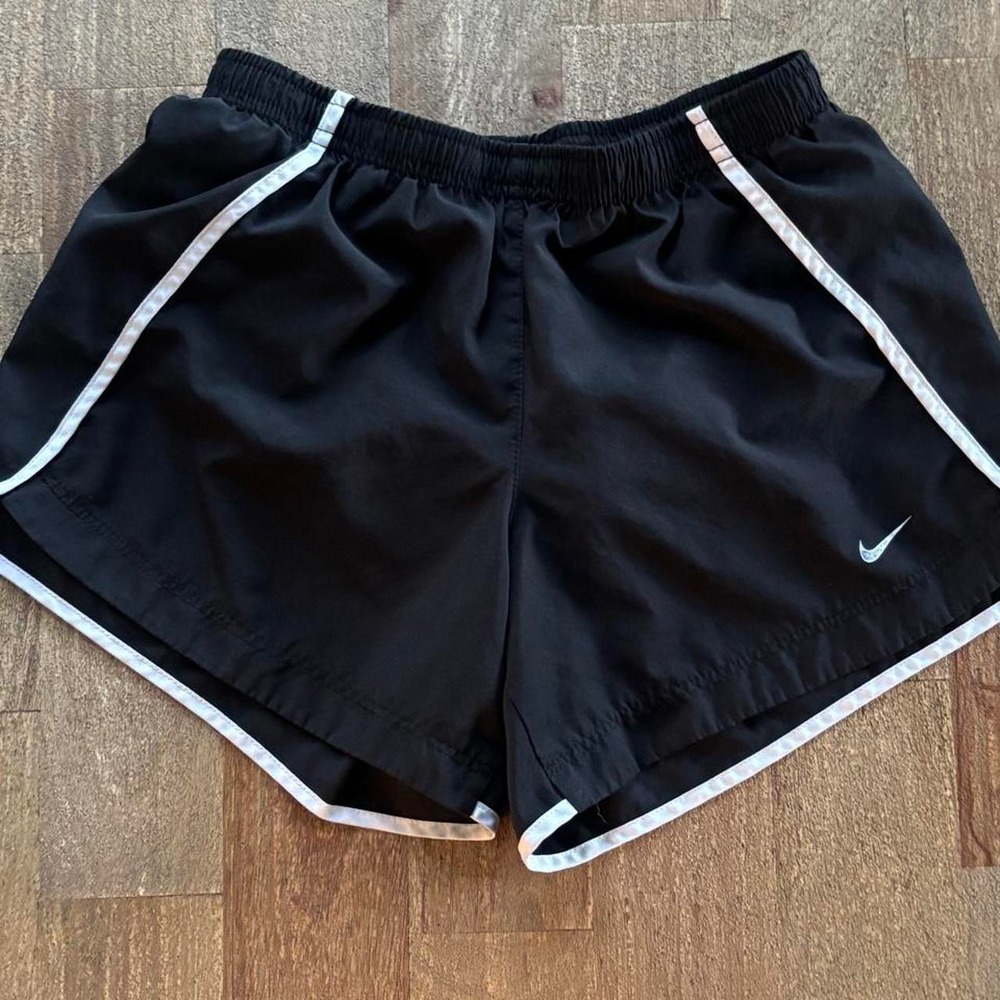 Nike Kids Black Running Shorts Size Large (10)